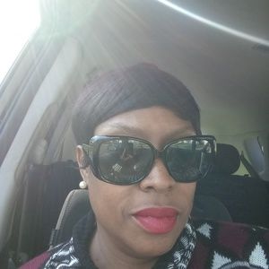 Meet your Posher, Yvette